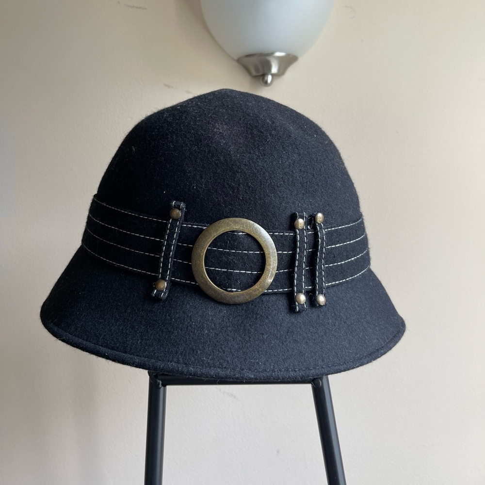 August Hat